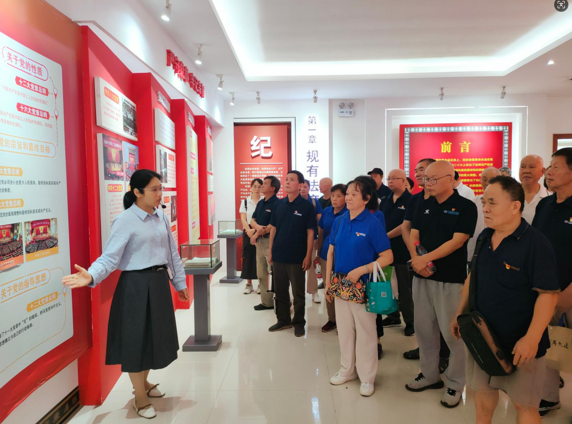 开展“银青携手话清廉 薪火相传庆七一”共建活动